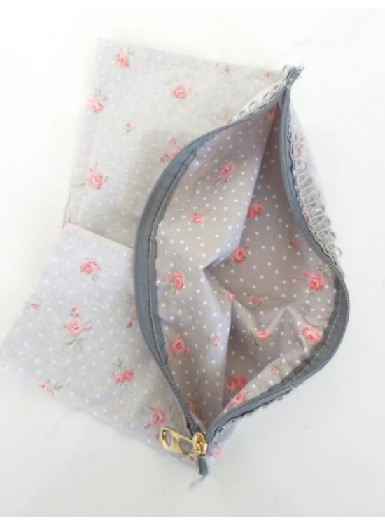 Çanta Aksesuar 38X38 Cm, Dikilmiş Halde, Fermuarlı Astar Çiçekli Çanta Aksesuar 38X38 Cm, Dikilmiş Halde, Fermuarlı Astar Çiçekli
