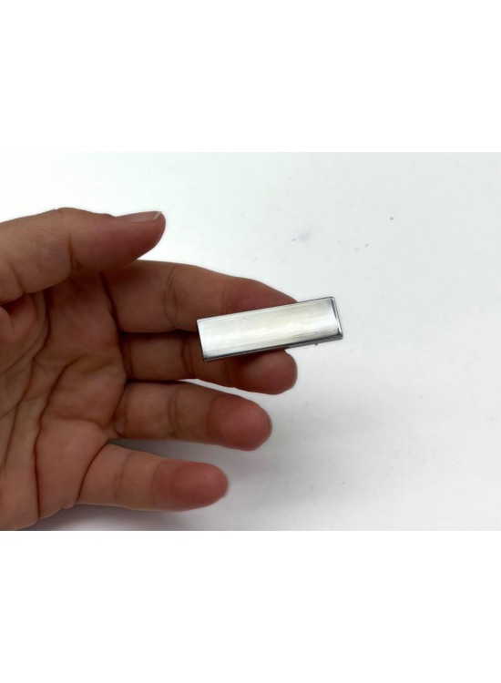 Çanta Aksesuar 4x1.2 cm Metal Plaka Süs Gümüş Renk 1 Adet Çanta Aksesuar 4x1.2 cm Metal Plaka Süs Gümüş Renk 1 Adet