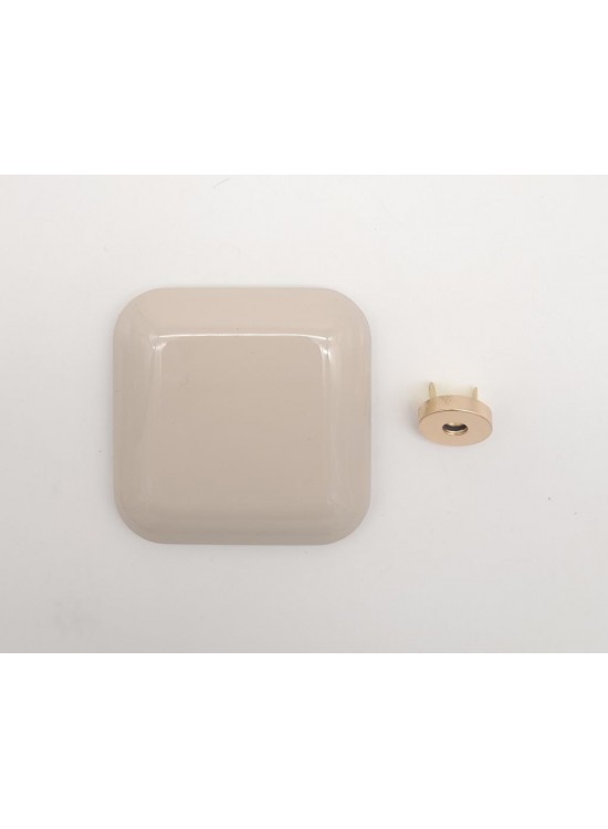 Çanta Aksesuar 7 cm Kare Akrilikli Bej Renk Light Gold Mıknatıslı Kilit Çanta Aksesuar 7 cm Kare Akrilikli Bej Renk Light Gold Mıknatıslı Kilit