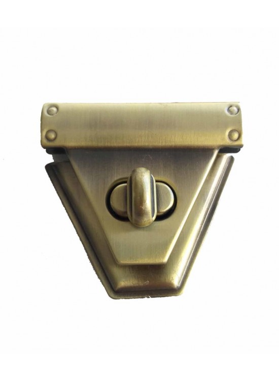 Çanta Aksesuar Açık Antik Renk Üçgen Kilit Kancalı 4.5X5 Cm Çanta Aksesuar Açık Antik Renk Üçgen Kilit Kancalı 4.5X5 Cm