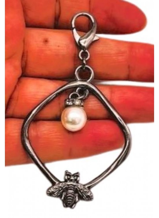 Çanta Aksesuar Füme Renk Çanta Süsü (Kare  Arılı İncili)